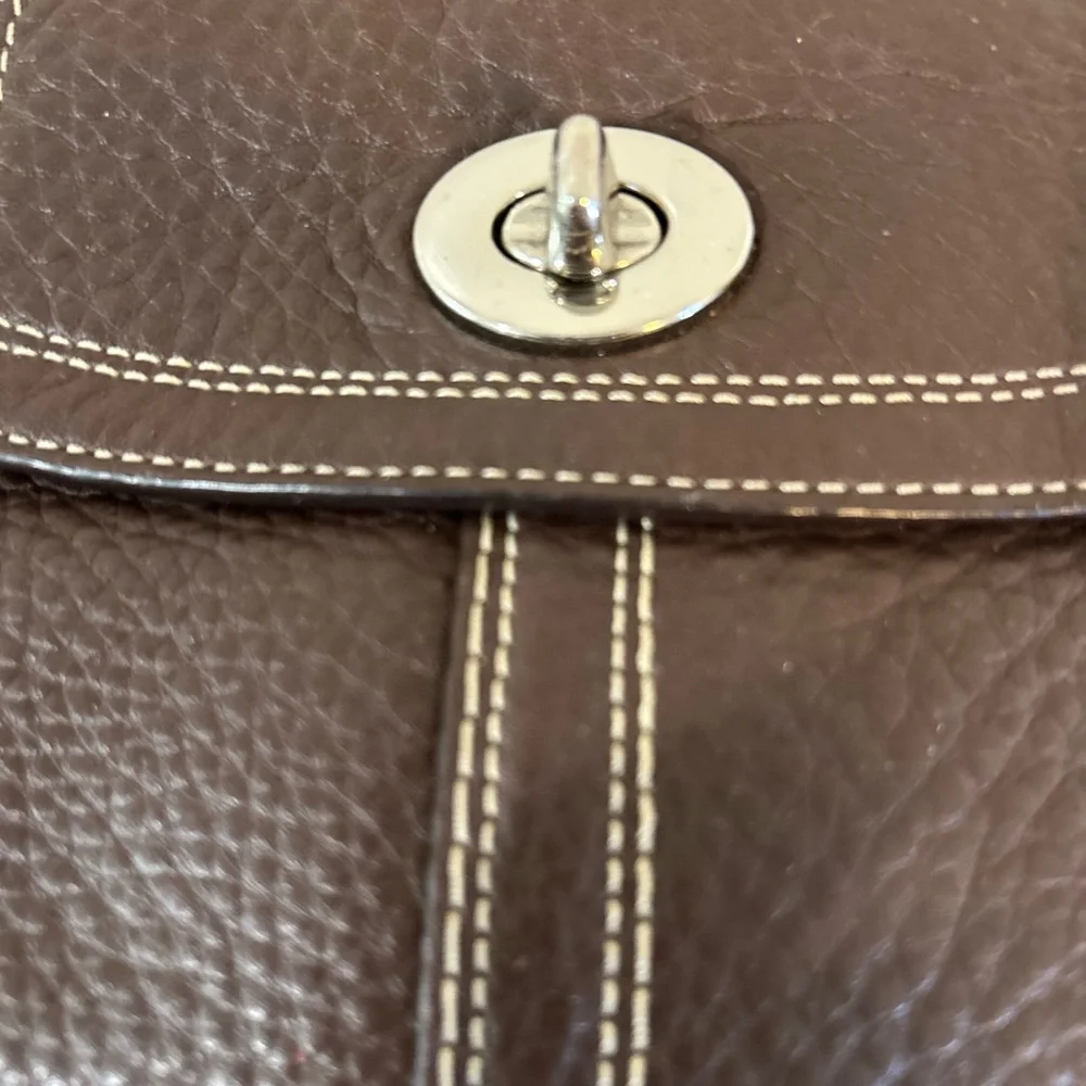 Coach pebbled brown leather crossbody bag - Picture 6 of 11